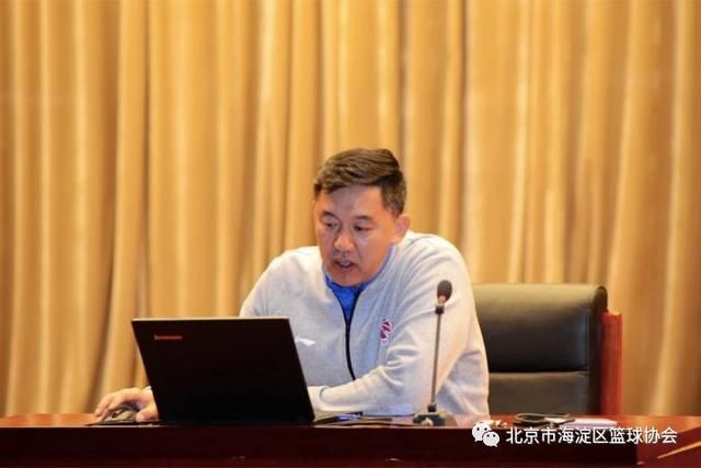 我区举办2018年中小学教师篮球培训