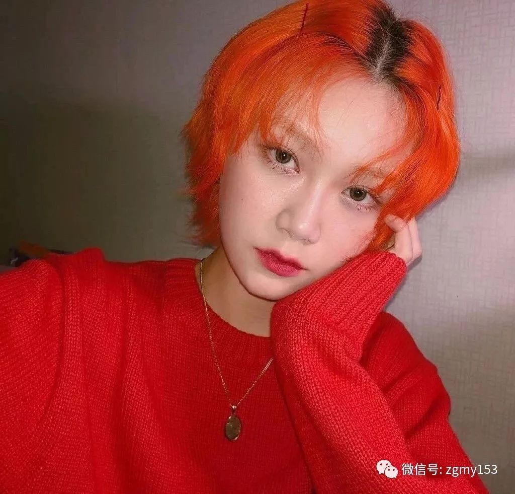 减龄橘色锦鲤短发这么feel 巨显白染完颜值甩路人十几条街