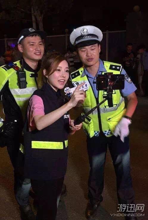 斗鱼TV冯提莫变身冯警花,顶着高温查酒驾,网