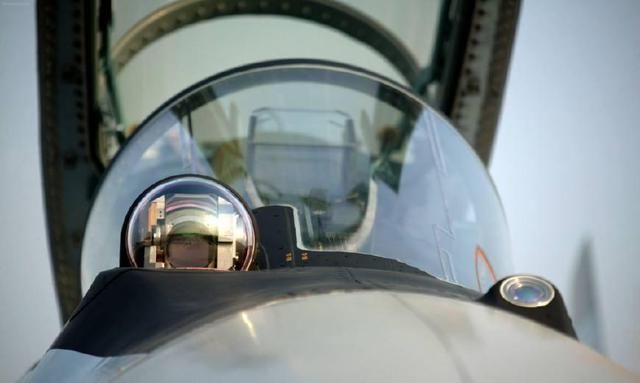 飞机被导弹锁定会发出警报,你一定会奇怪飞机