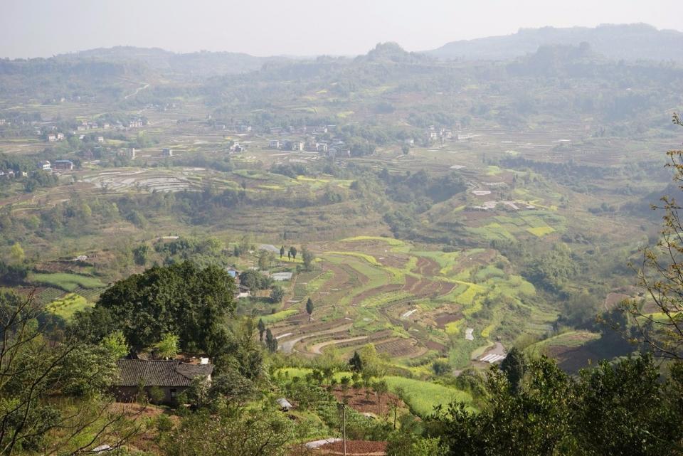 在合川,有这样一个如梦如幻的悬崖村寨