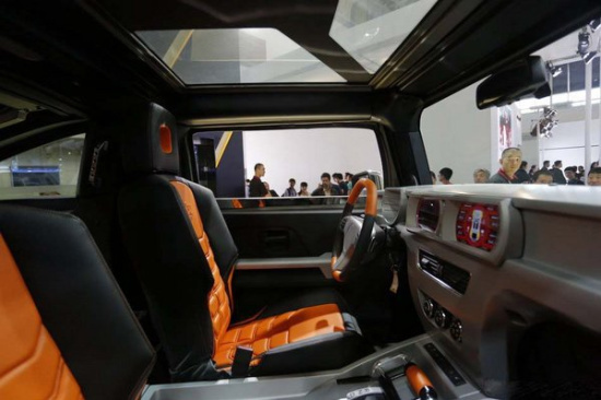 乔治巴顿勇士战剑现车 装甲越野气势逼人