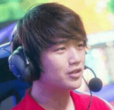 LOL:微笑和UZI谁更强?LPL那些被遗忘的顶尖A