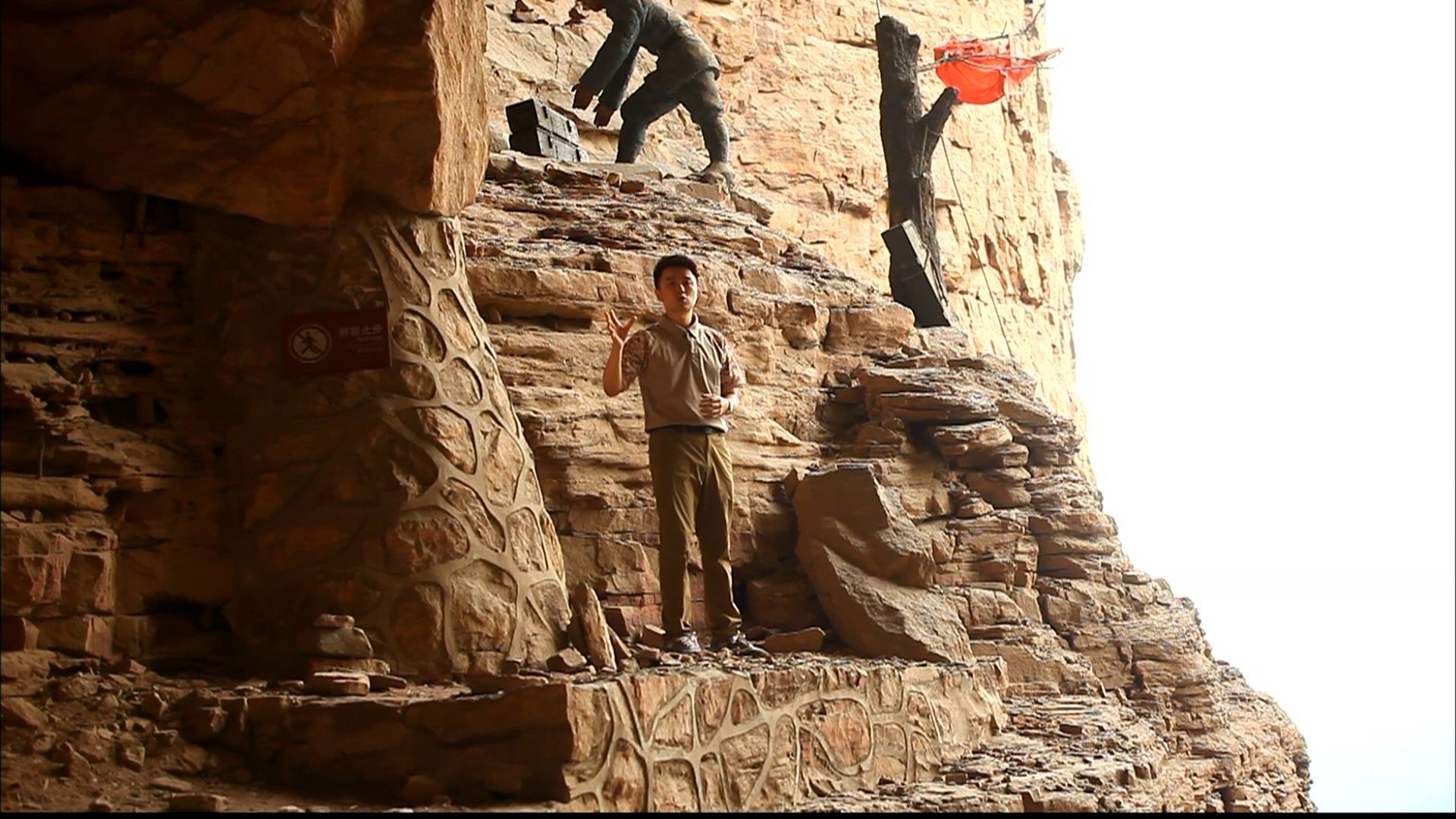 《寻踪新闻路》新闻主播孙杨 《寻踪新闻路》新闻主播孙杨