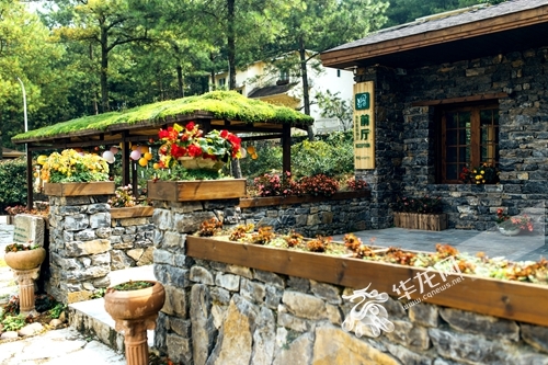 八间民宿"扩大阳光投射空间 景区供图 华龙网发