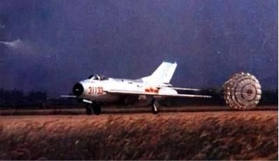 90年叛逃的歼6飞行员,降落苏联1w台雷达毫无