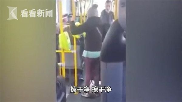 实拍女子公交车内当众排便 乘客:小孩子都会用厕所 实拍女子公交车内当众排便 乘客:小孩子都会用厕所