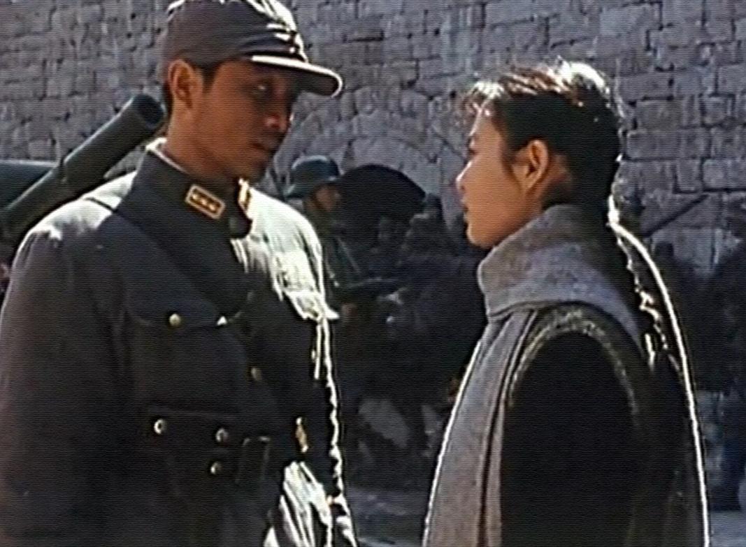 《南京1937》与《南京！南京！》不同，《南京1937》影片是一部“南京大屠杀”为主题背景的电影，围绕一个中日结合的家庭在南京大屠杀中的遭遇，以一位日本女性的视角来审视日本军队在中国所犯下的滔天罪行，并试图通过细节描写，从人性的角度出发表现出侵略者的复杂性。导演吴子牛通过此片展现了他对战争、民族和人性的思考。影片结尾处特别打出了两组字幕，分别是1937年南京大屠杀中的死亡人数和1995年南京城最新人口数字，用强烈的对比从另一个角度揭示了历史的回声。