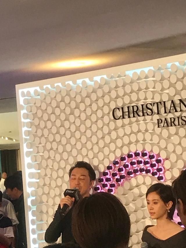 欢乐颂王子文现身南京德基广场,没了ps这模样,网友:难以置信