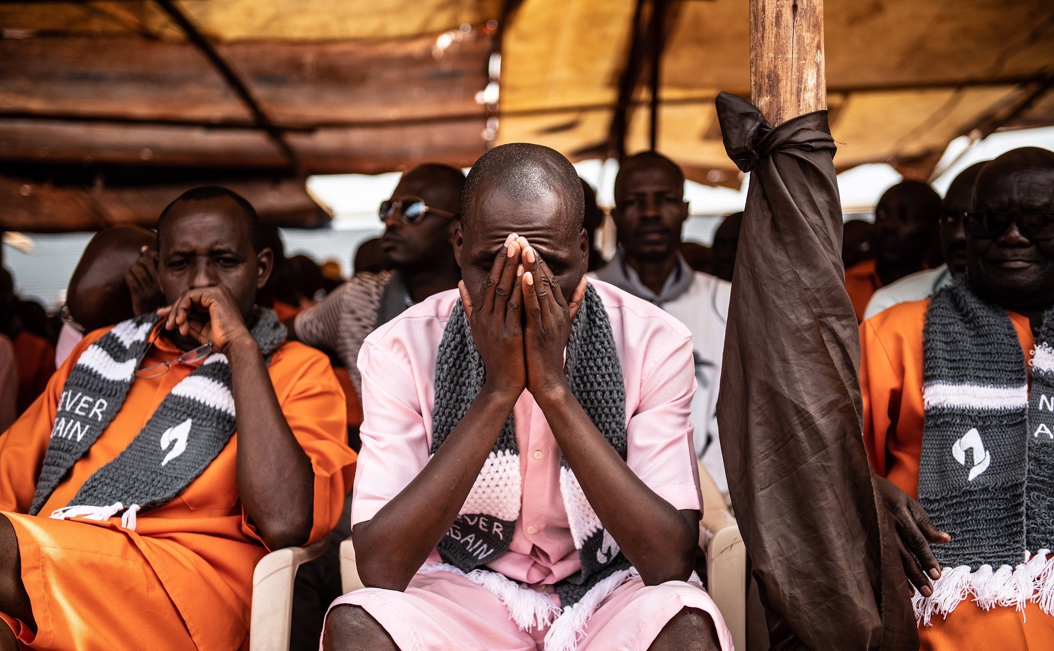 卢旺达基加利，当地监狱里的囚犯参加种族大屠杀25周年纪念仪式。