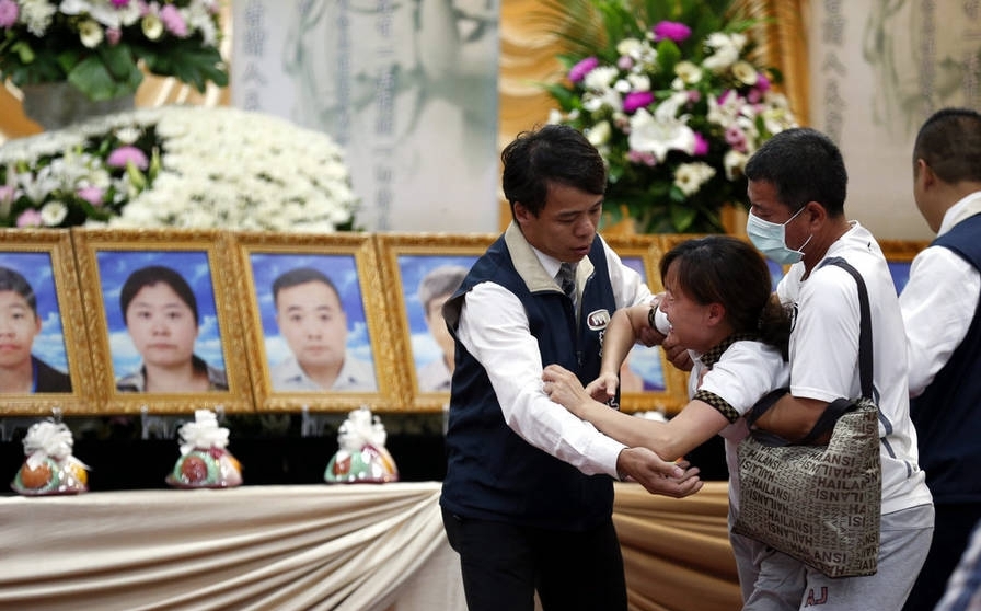 7月19日13时许，一辆载有大陆旅行团的游览车在台湾桃园遭遇严重火灾事故。