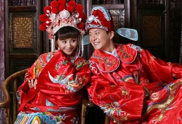 那年,王斑因电视剧《空港塔台》和影视剧《罗贯中》而和曹颖结识,随后