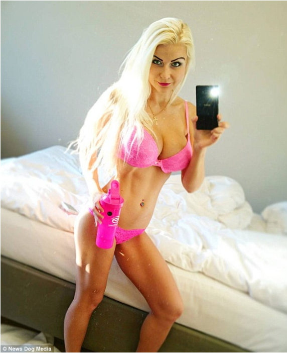 她因肥胖被嘲笑 愤怒减肥变“健身芭比”