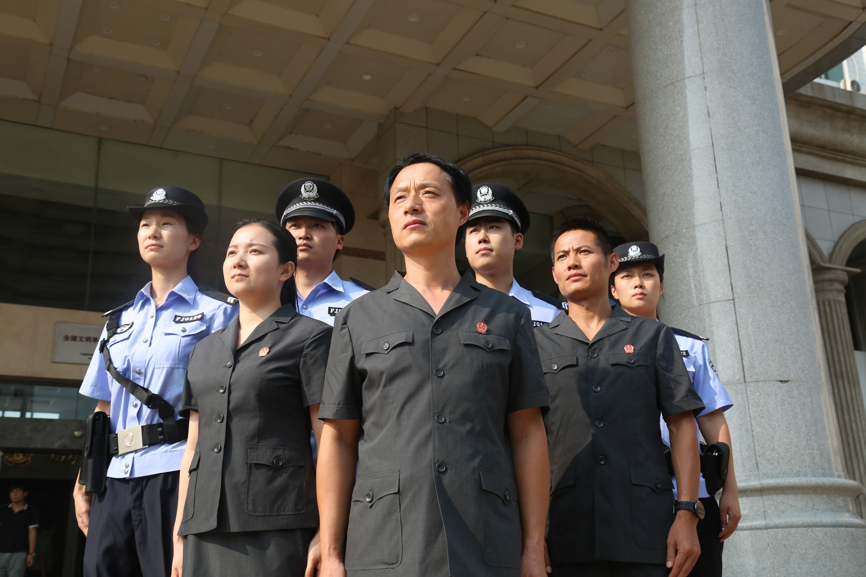 直击法院抓“老赖”现场 打击失信行为 直击法院抓“老赖”现场 打击失信行为