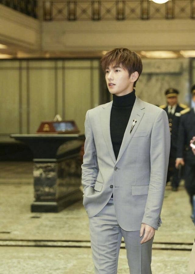 重新走红的非主流歌手汪苏泷,合作过郑爽赵丽