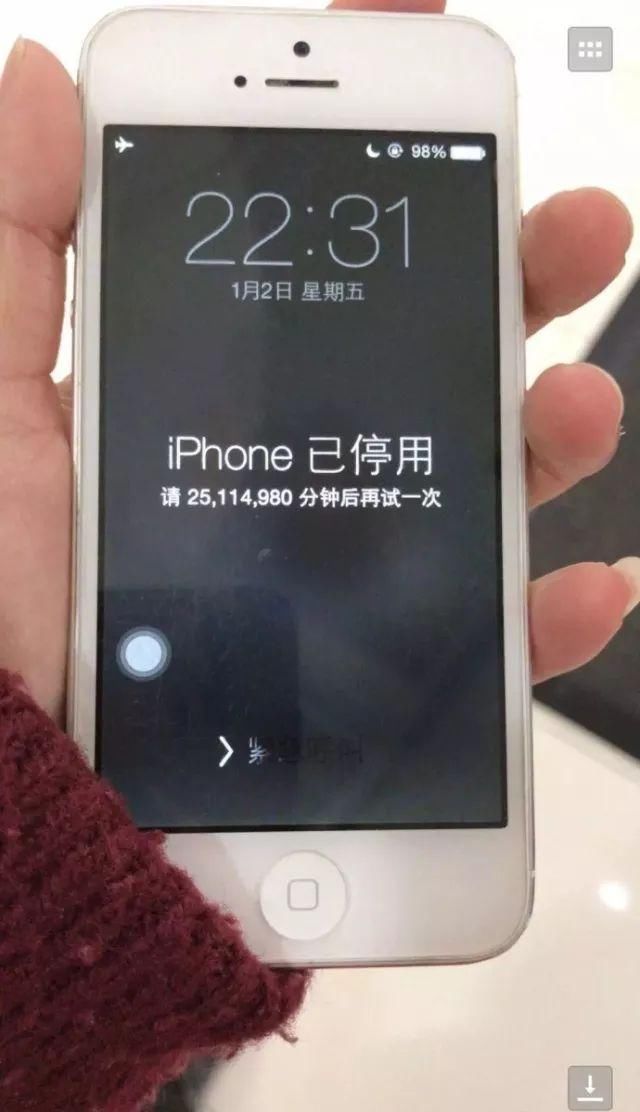 熊孩子输错密码锁iphone48年 苹果公司这样