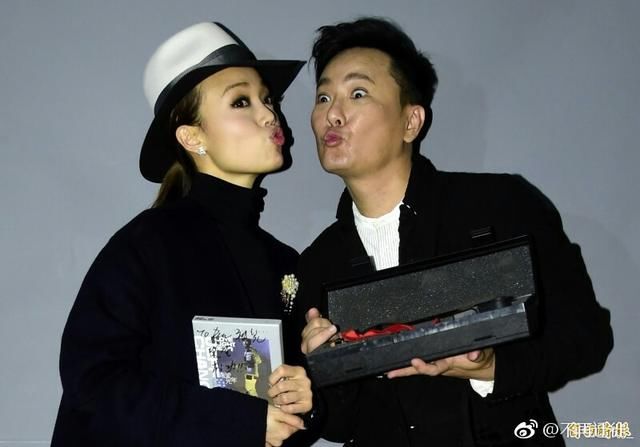 张信哲隐藏多年女友曝光?粉丝纷纷都要脱粉!