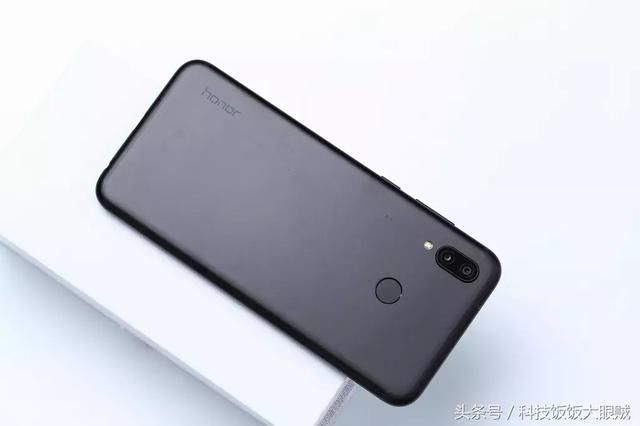 2K以下值得买的手机,除了小米8SE,其他你猜到