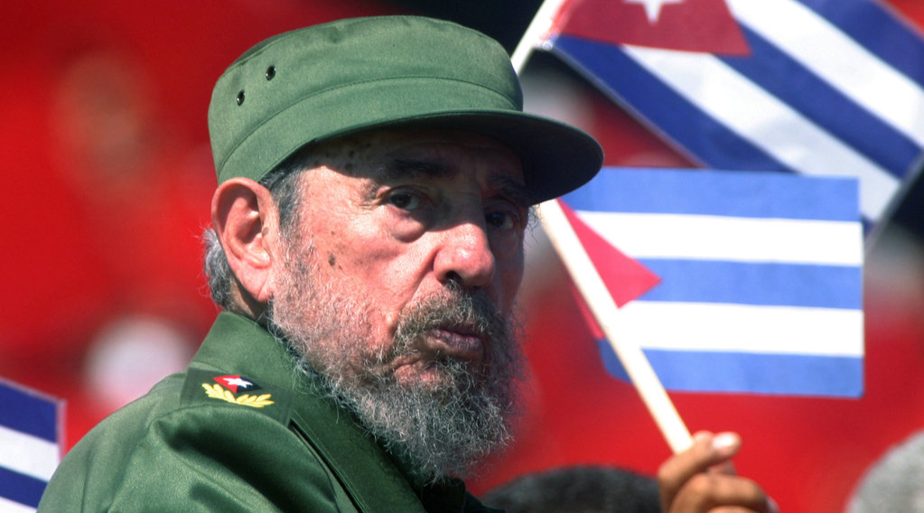 古巴领导人劳尔·卡斯特罗25日晚发表全国电视讲话时宣布，古巴革命领袖菲德尔·卡斯特罗逝世，享年90岁。菲德尔·卡斯特罗，古巴前领导人，马克思主义者，无产阶级革命家、政治家、思想家、军事家，是当今国际共产主义运动中的领导人之一。卡斯特罗于20世纪50年代领导古巴革命，推翻了巴蒂斯塔政权，将古巴转变为社会主义国家。