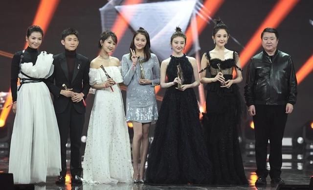 2017微博之夜群星云集,张一山杨紫互怼真是最