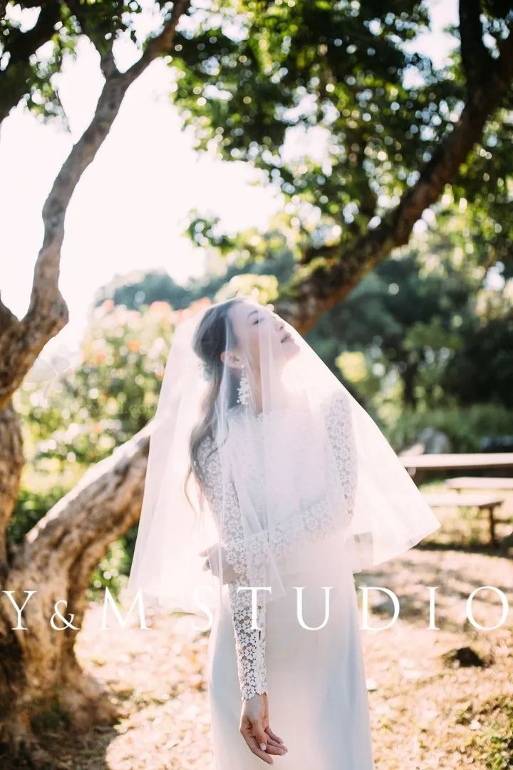 景甜在礼服里面穿秋裤?冬季新娘该怎样才能又