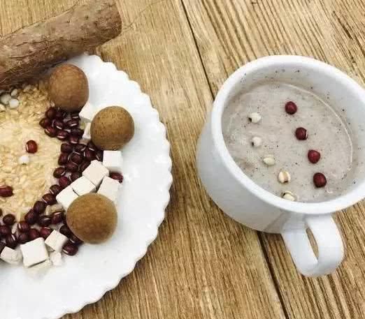 个时间点去洗澡的人,身体吸入湿毒爬满痘痘,