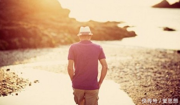 男生暗恋女生的表现细节 男生暗恋你的20个动作