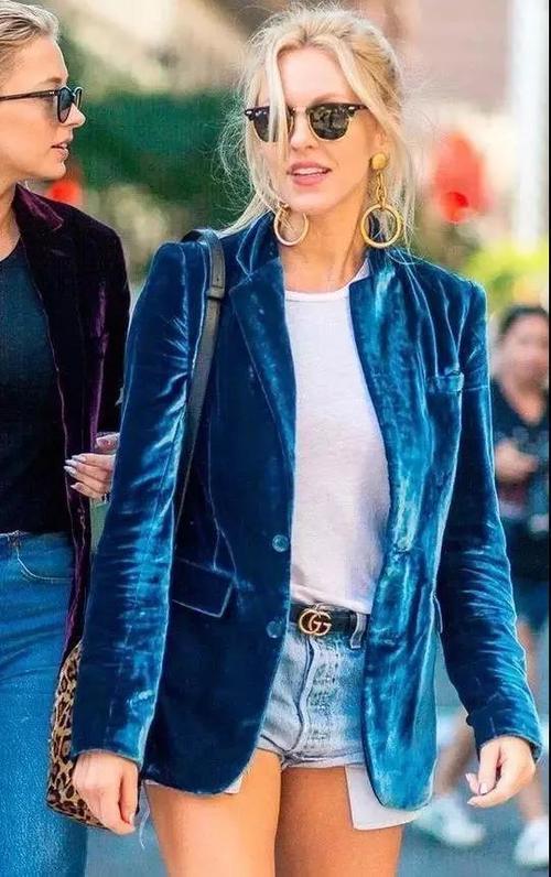 秋冬丝绒衣服怎么搭配?别找了今年秋冬还是丝