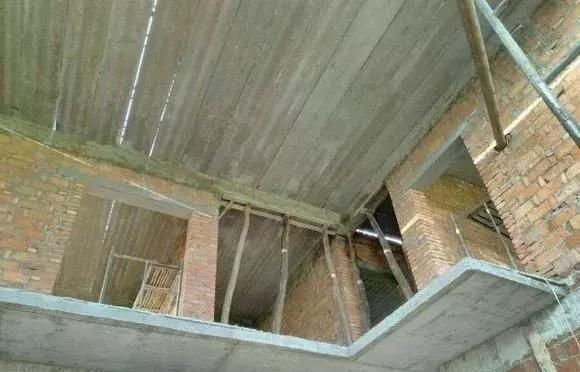 出嫁女儿盖2层半别墅给父母养老,总共花了27万