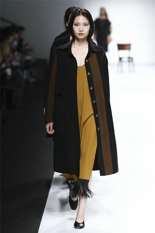 【上海国际时装周】张娜的再造衣银行用旧衣服