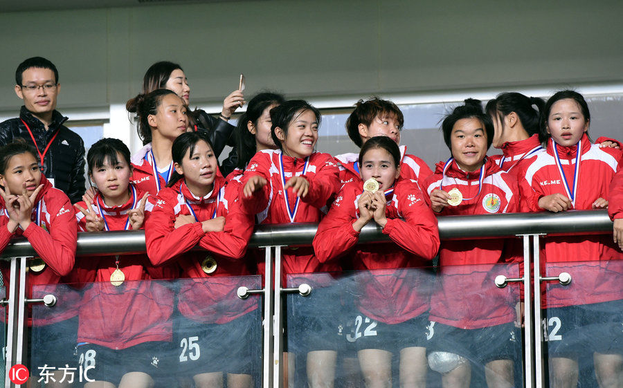 省港杯广东女足2-1香港队夺冠 霍启山现身颁奖