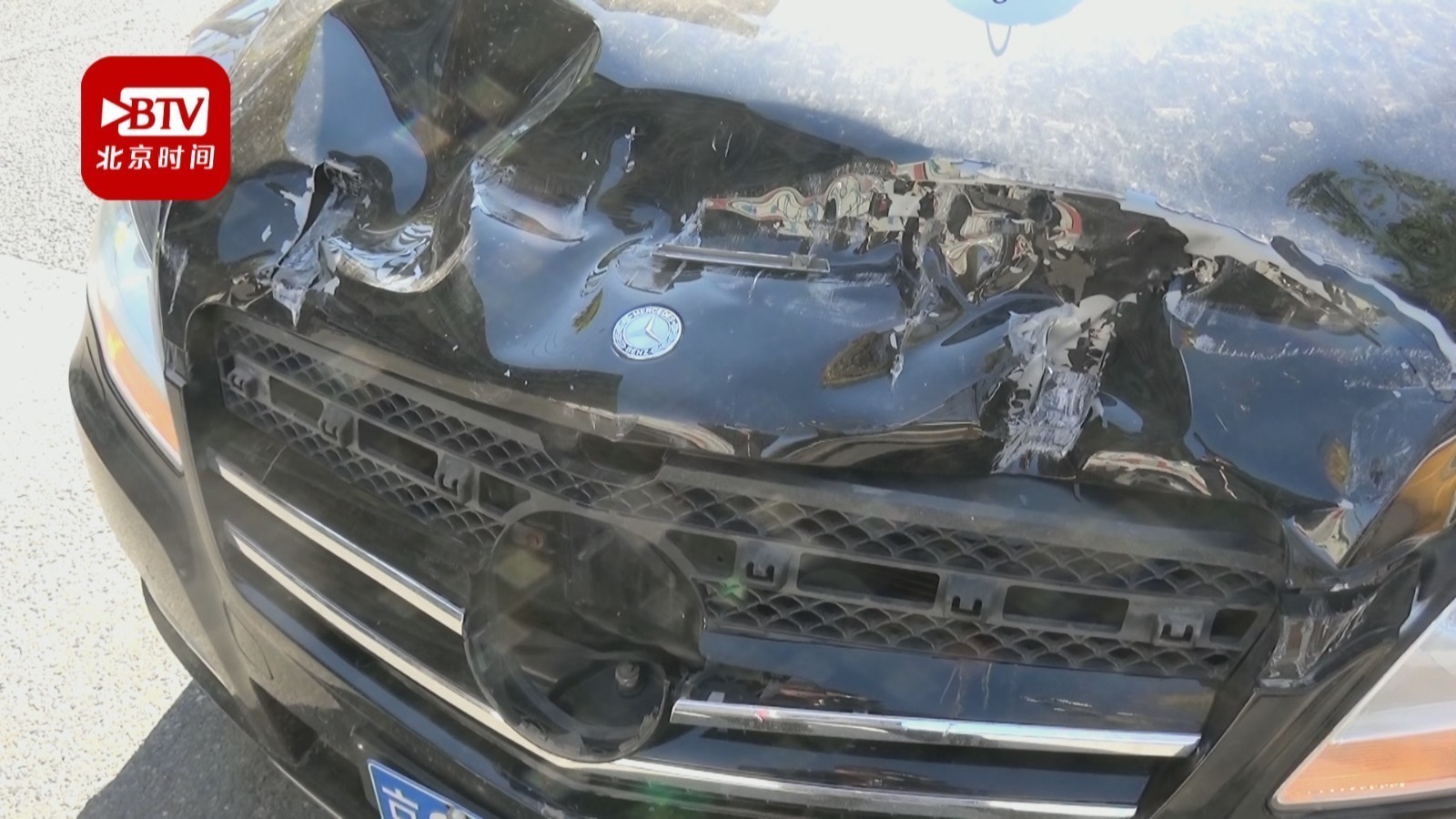 前车避险急刹车 后车跟车过近酿追尾