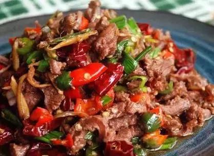 炒牛肉用这种特殊的方法炒,出锅的牛肉又香又嫩