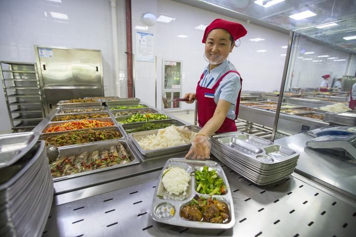 别人家的食堂!浙江财经大学推"5元套餐" 学生赞业界良心