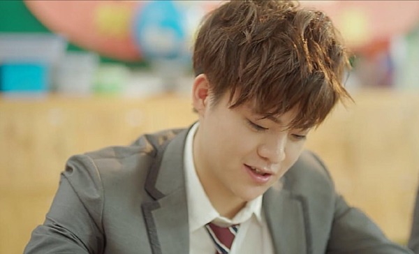 《夏至未至》演员颜值爆表 罗旭偷看的那个人