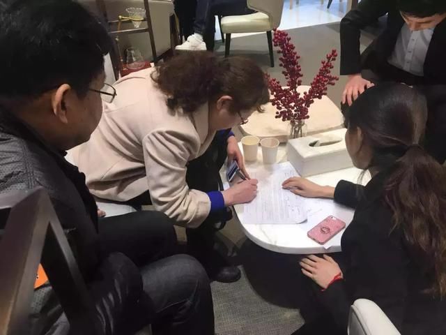 全款也要抢一套!今天合肥500人集体看房.