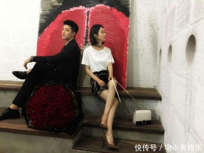 赵丽颖疑似姐弟恋, 和他十指紧扣曝光, 两人感情