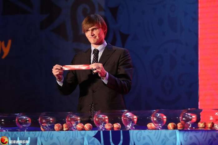 AK希望与姚明艾佛森组团打3V3, 这阵容能否无