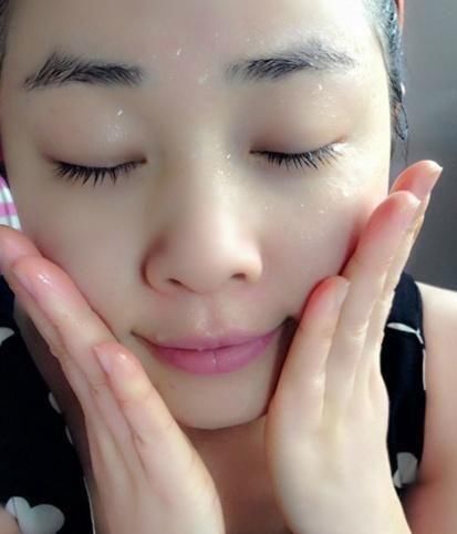 药店里很便宜的药,用来敷脸美白祛斑,斑点细纹