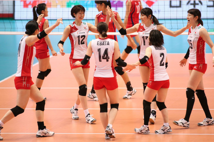 第五名：日本女子排球队。说起日本女排，许多人肯定会想起80年代曾风靡一时的日本偶像剧《排球女将》。主人公小鹿纯子凭借一脸灿烂笑容成为了清纯甜美的代名词。日本女排主力木村纱织成为日本女排的头号美女，长相十分甜美。日本女排曾在60年代风靡全球，本届里约奥运会上，日本女排在1/4决赛上0-3不敌美国队无缘4强。