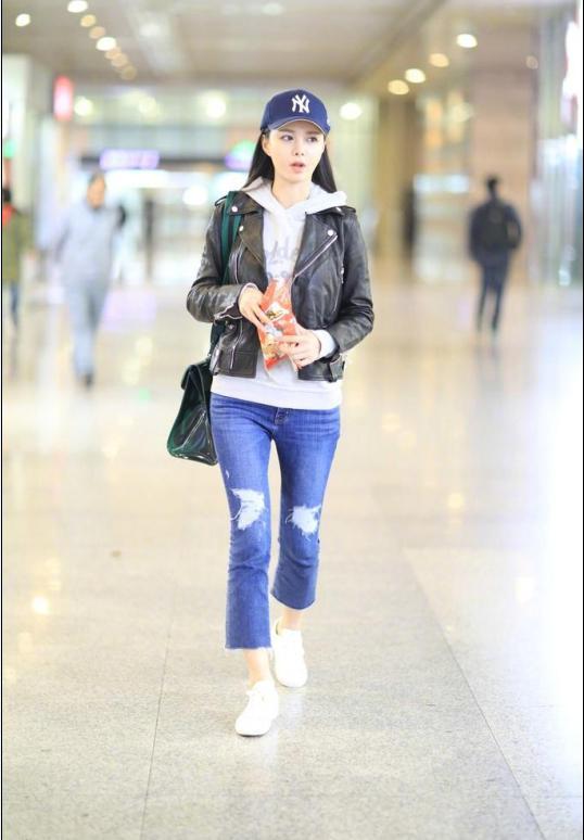 女明星的破洞牛仔裤你喜欢哪一款