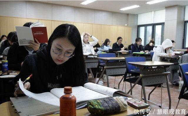 50多岁的大叔通过自学参加高考都能上二本,为