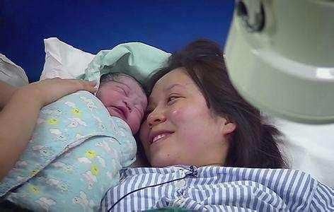 我生女儿,婆婆放鞭炮庆祝,大嫂生儿子,家里静悄