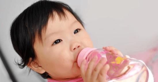 给宝宝喂养奶粉次数,喂奶费需要注意些什么!