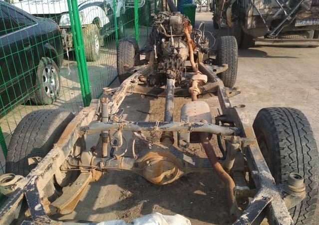 承载式车身与非承载式车身的区别,看了这几张照片就懂了