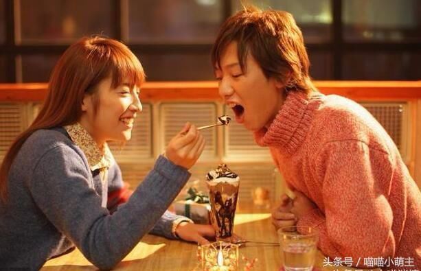 妈收了20万彩礼,没给一分嫁妆,婚后回娘家,推开