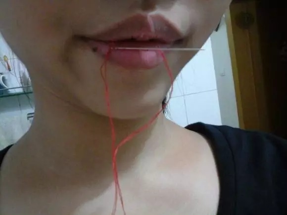 走了蓝鲸又来人体刺绣!少女把自虐当时尚