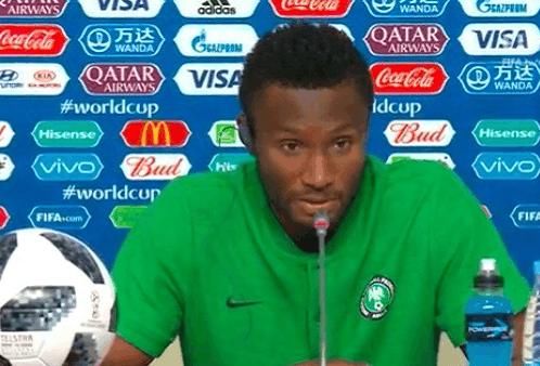 米克尔怒喷裁判看了VAR都不敢判点球,韩乔生