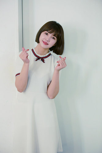 歌手曹璐献唱央视榜上榜 雅致清新引期待