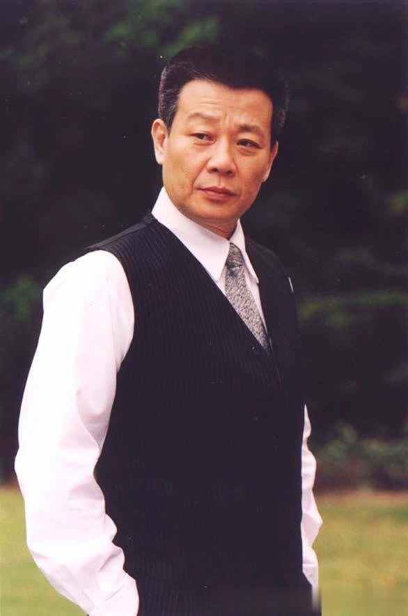 “一夫多妻”的明星:吴孟达每月开销90万 赌王有4个老婆17个孩子 “一夫多妻”的明星:吴孟达每月开销90万 赌王有4个老婆17个孩子